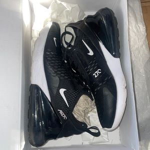 Excellent condition Nike- Air Max 270 AH6789 001